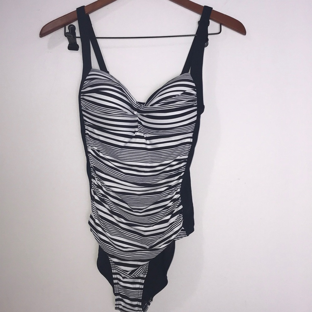 NWT Nip and tuck swimsuit